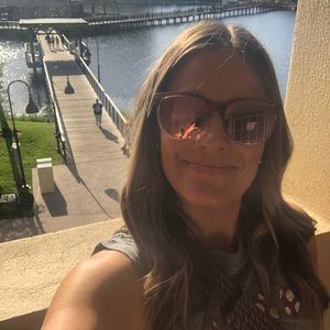 Meet your Posher, Ashley